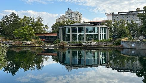 1aExterior_Carosel_building_reflection